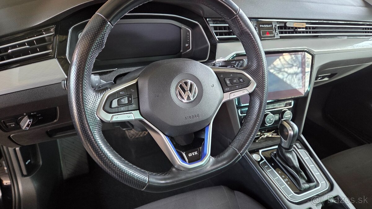 Volkswagen Passat Variant GTE - Benzín - elektro - 12