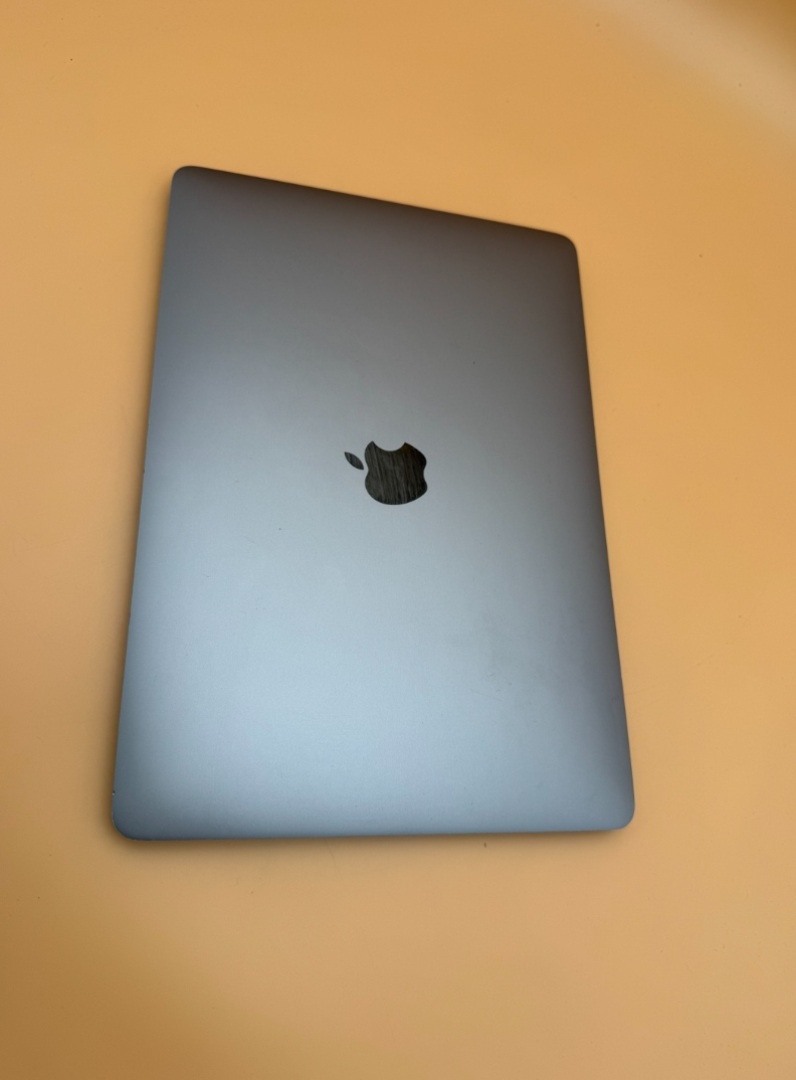 MacBook Pro 13 2017 i5 / 8GB RAM / 256GB SSD - 12