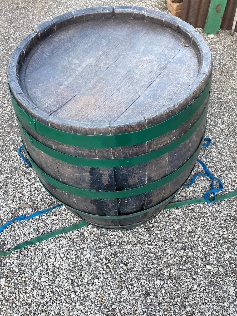 Predám veľký dubový sud objem 408l - 12