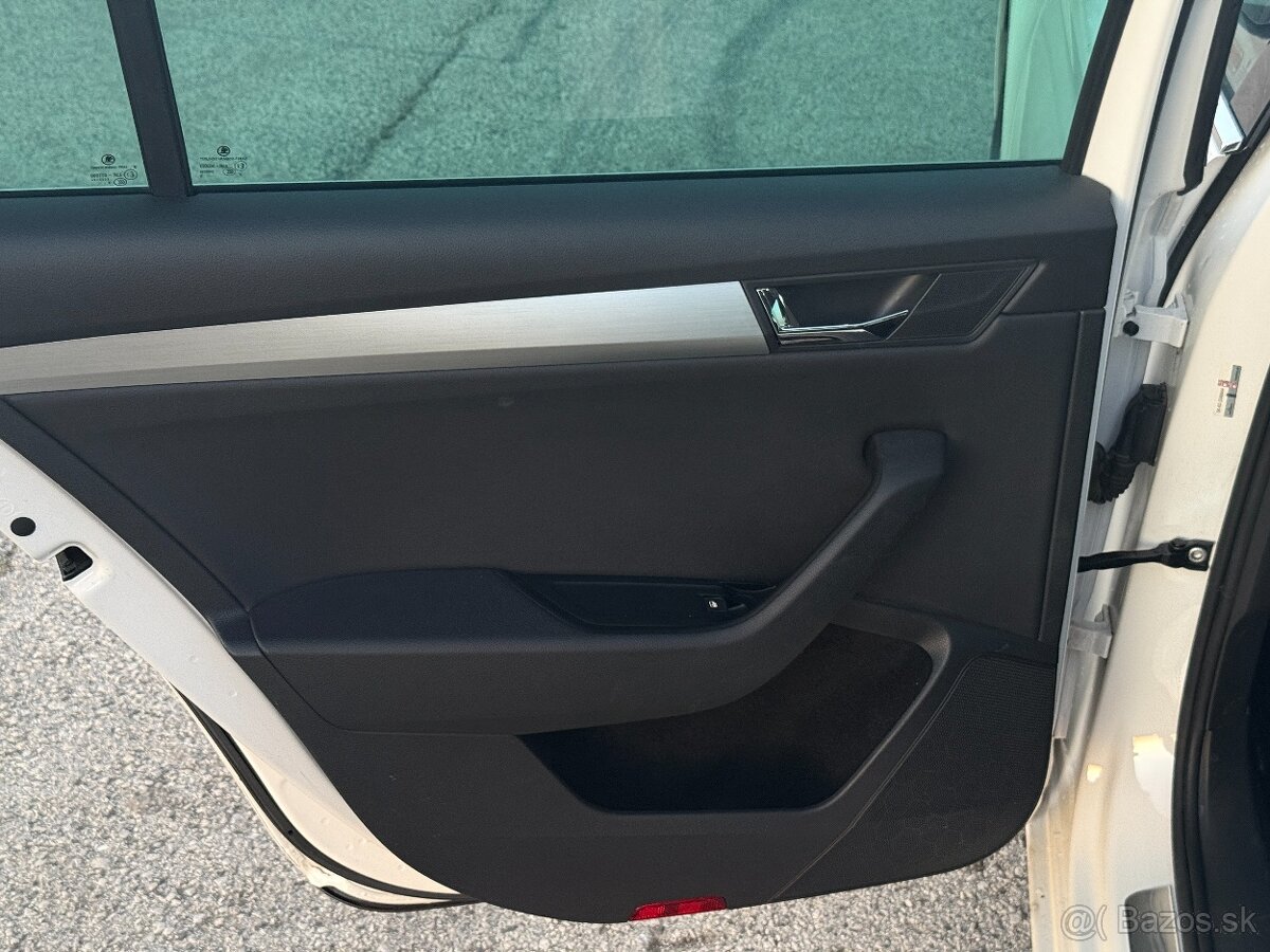 Škoda Superb Combi 2.0TDI - 12