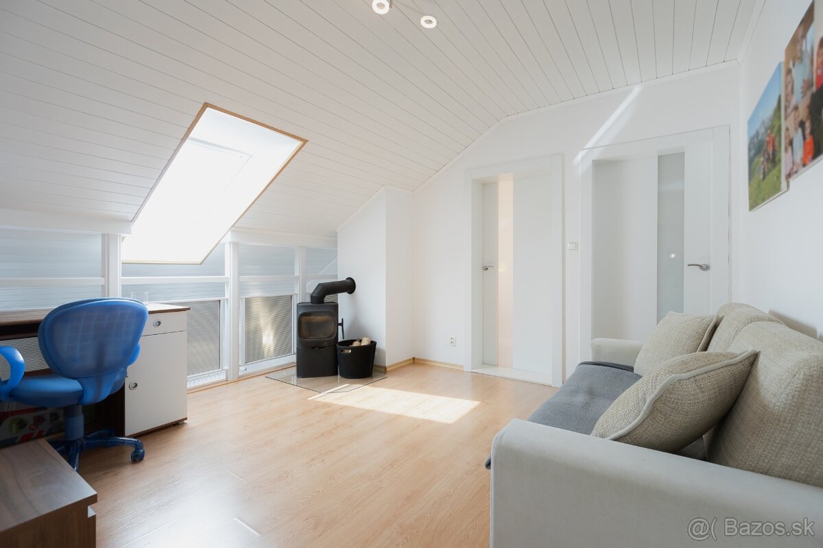 Jedinečná rodinná vila v meste Dolný Kubín s krásnym pozemko - 12