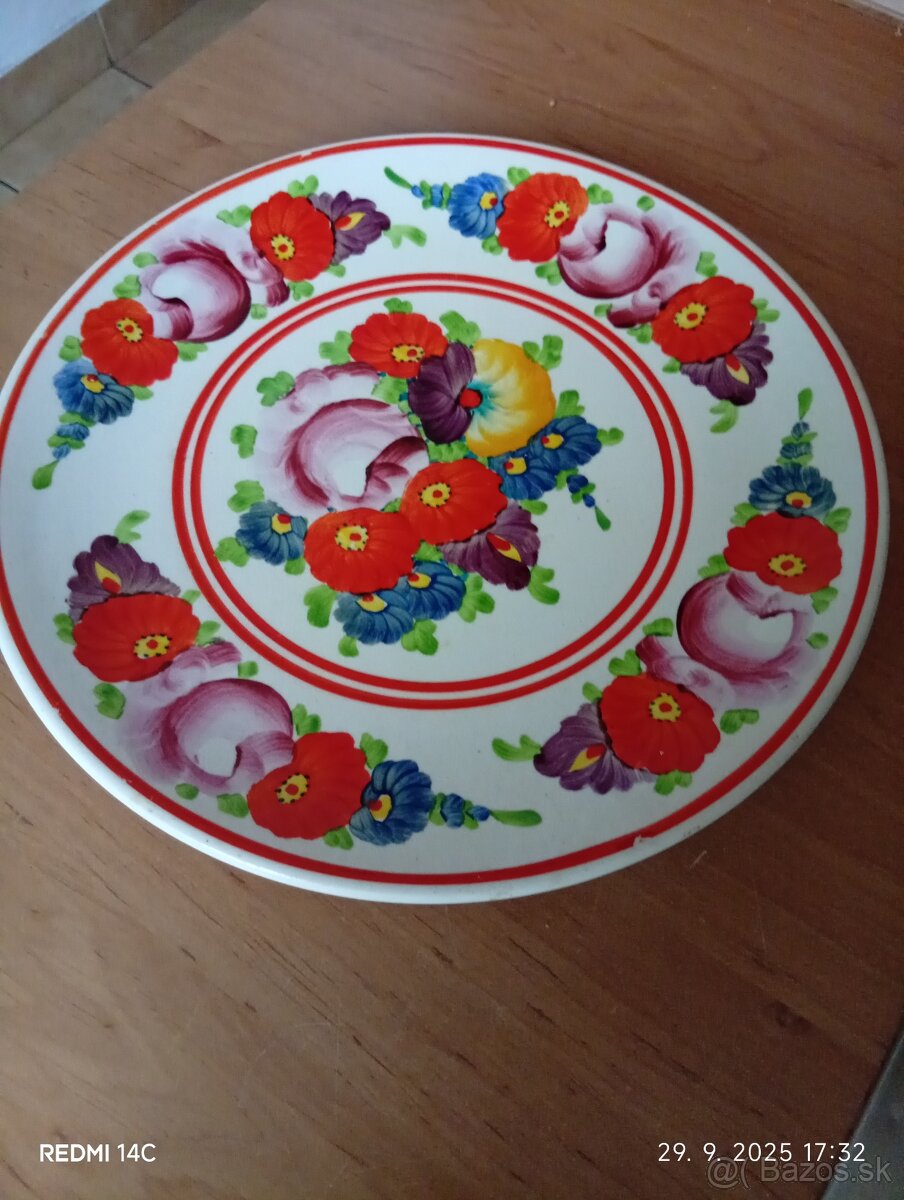 Obrazy a vaza taniere na stenu - 12