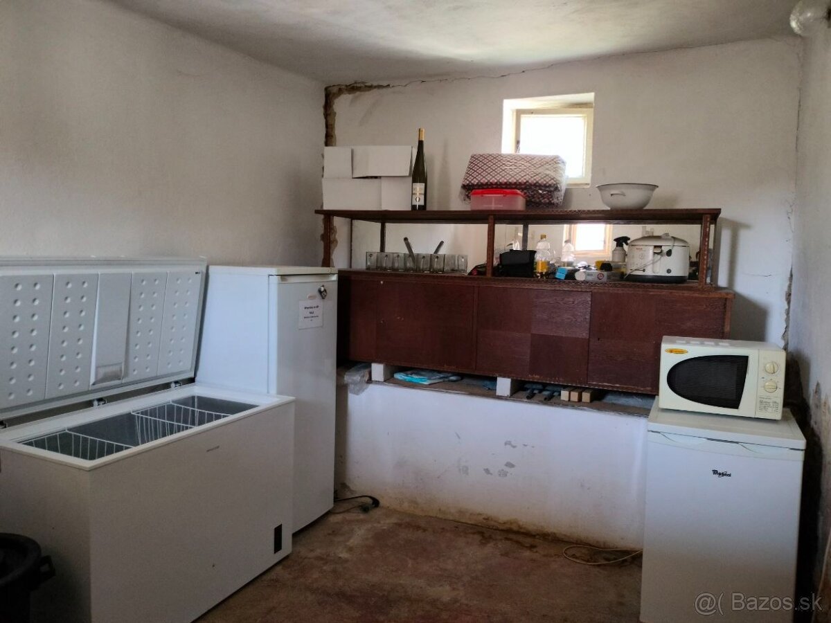 PREDAJ: Starší vidiecky dom s veľkým pozemkom a vínnou pivni - 12