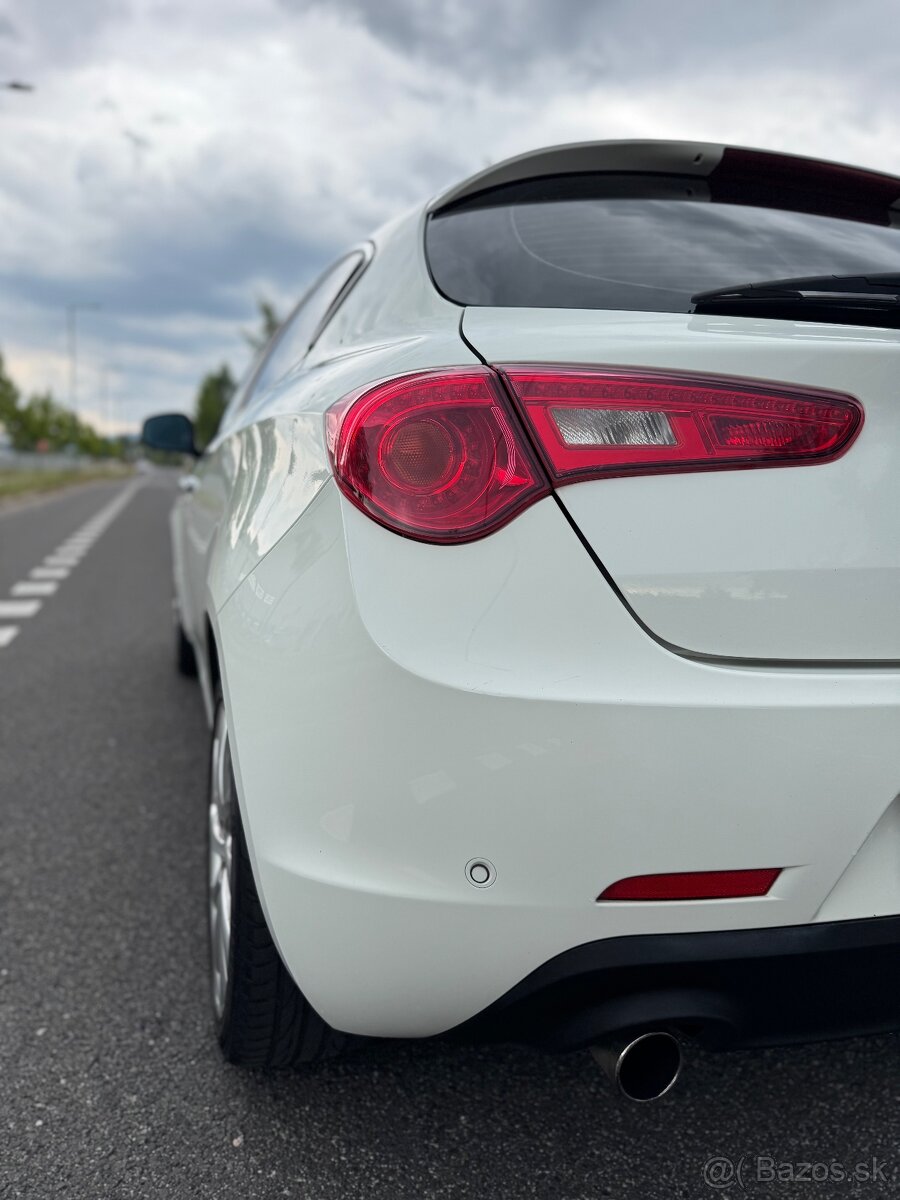Alfa Romeo Giulietta 1.6 multijet Nová STK - 12