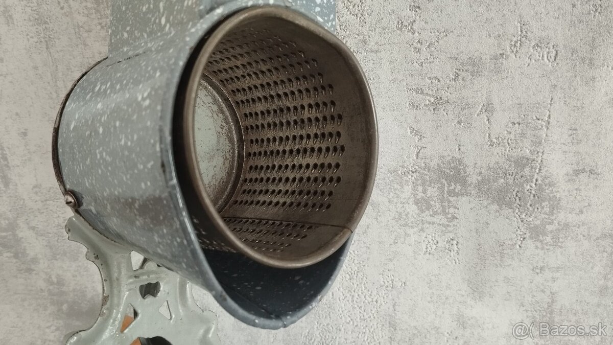 Velmi starý krásný velký mlyncek na strouhanku IDA - 12