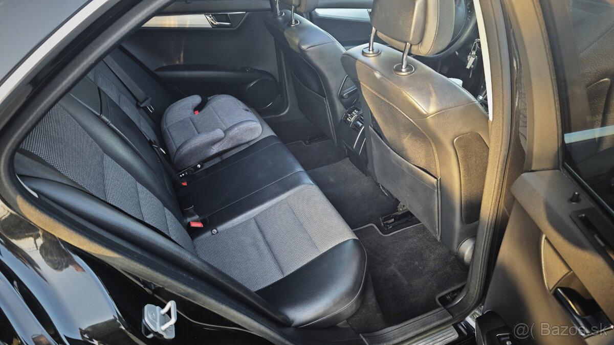 Mercedes-Benz C 220 CDI Avantgarde (2008) - 12