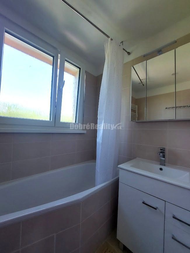 PRENÁJOM: KRÁSNY, VEĽKÝ 3 IZBOVÝ BYT S LOGGIOU, THK - 12