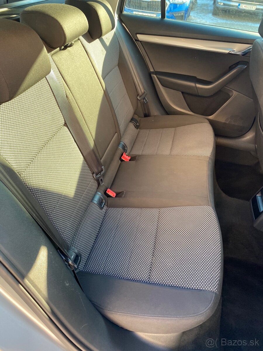 ŠKODA OCTAVIA 1.6 TDI COMBI - 12