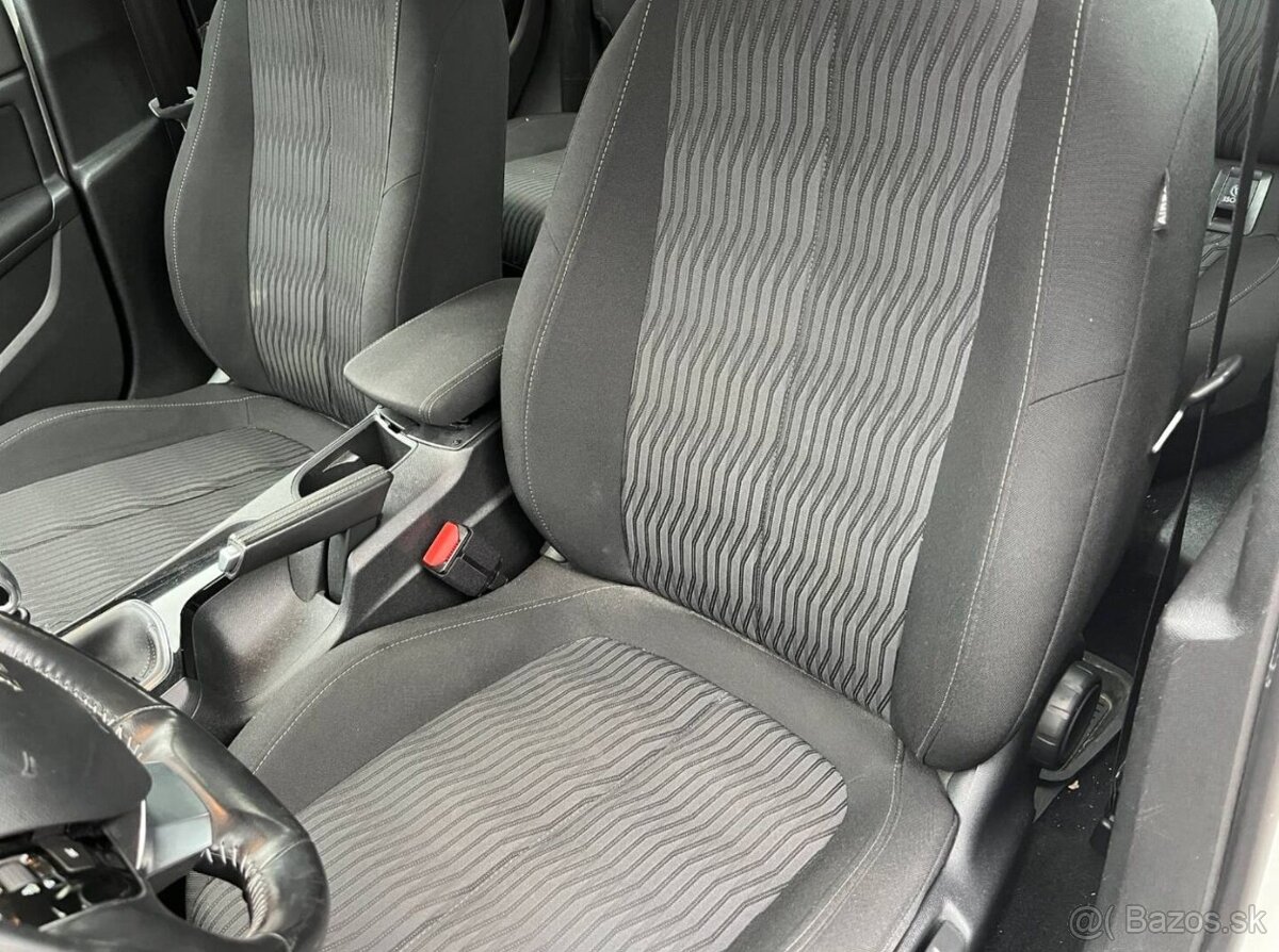 Peugeot 308 1.2 - 12