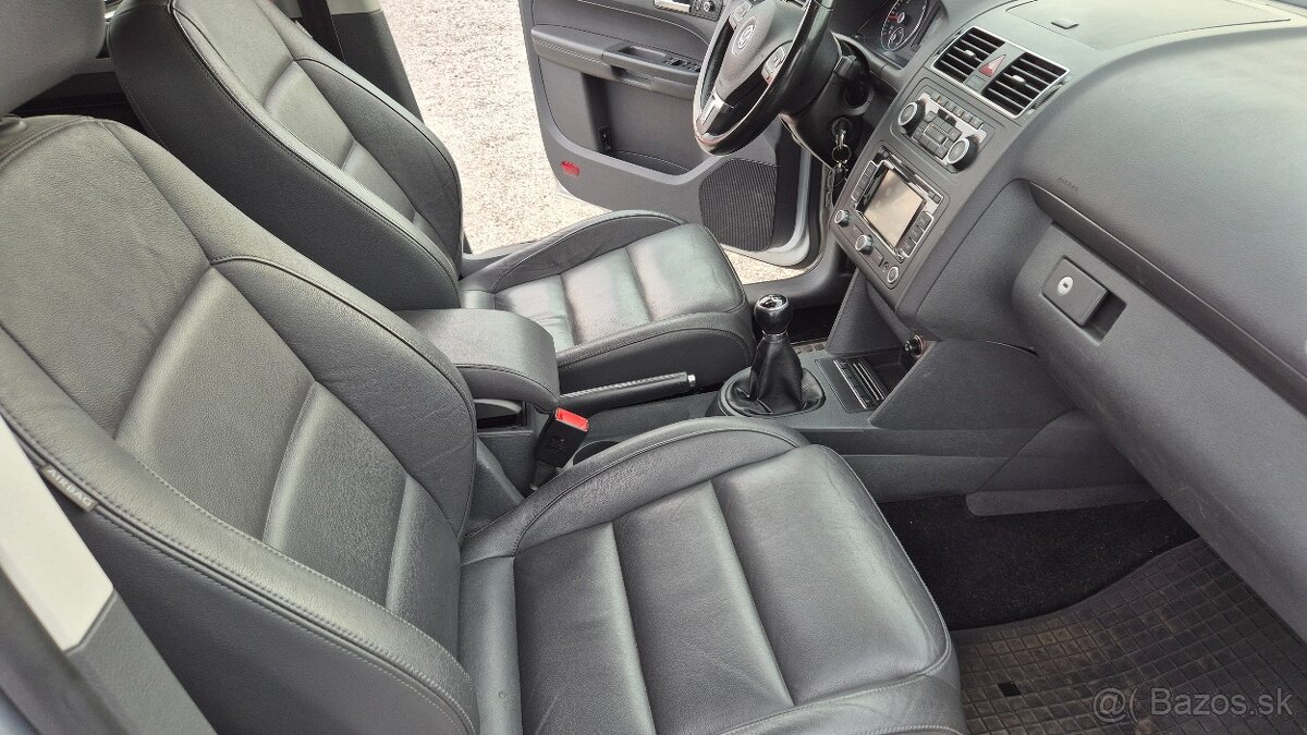 Volkswagen Touran 2.0 TDI Cross 7 miestne - 12