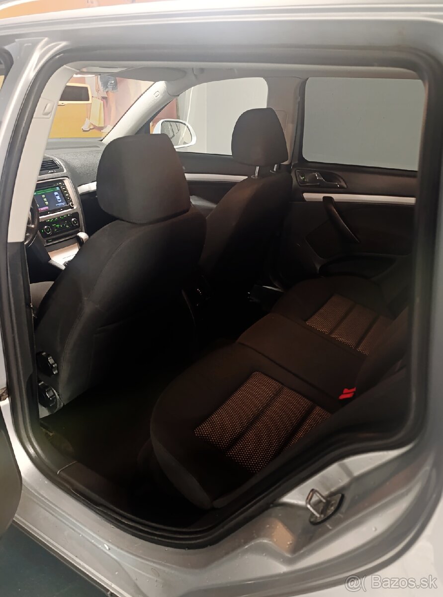 Skoda Octavia SCOUT II 2.0 TDI 4x4 Park. KAMERA
- 12