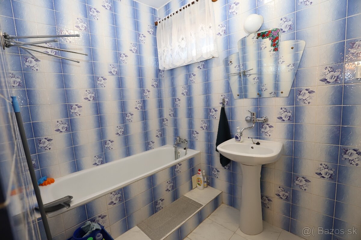 Kompletne zrekonštruovaný 5 izbový rodinný dom,pozemok 659m2 - 12