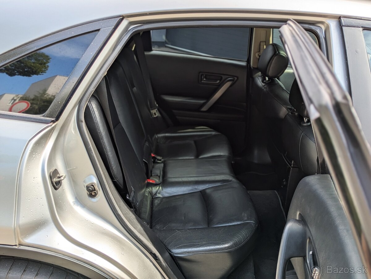 SUV Infiniti / 314 koní, automat, V8 / - 12