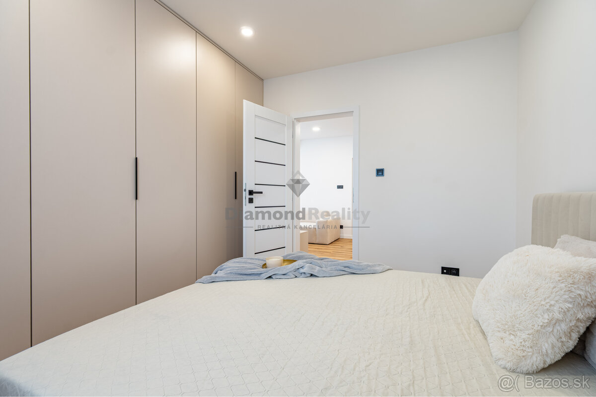 PREDANÝ - Na predaj pekný 3-izbový byt po rekonštrukcii na u - 12