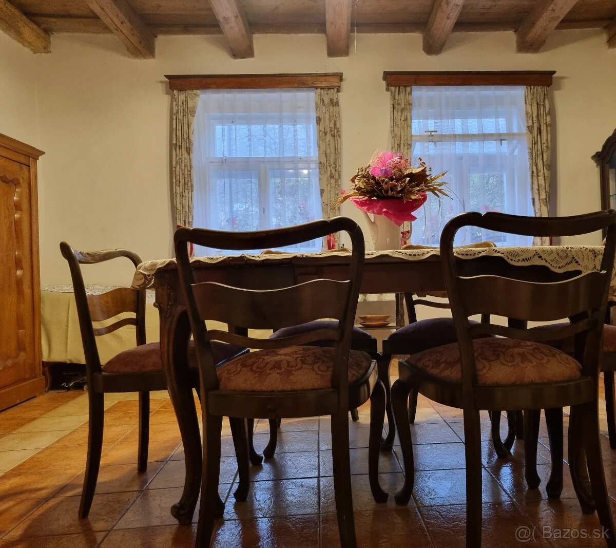 RODINNÝ a HOSŤOVSKÝ DOM,STODOLA a POZEMOK 2924m2 HRÁDOK NMNV - 12