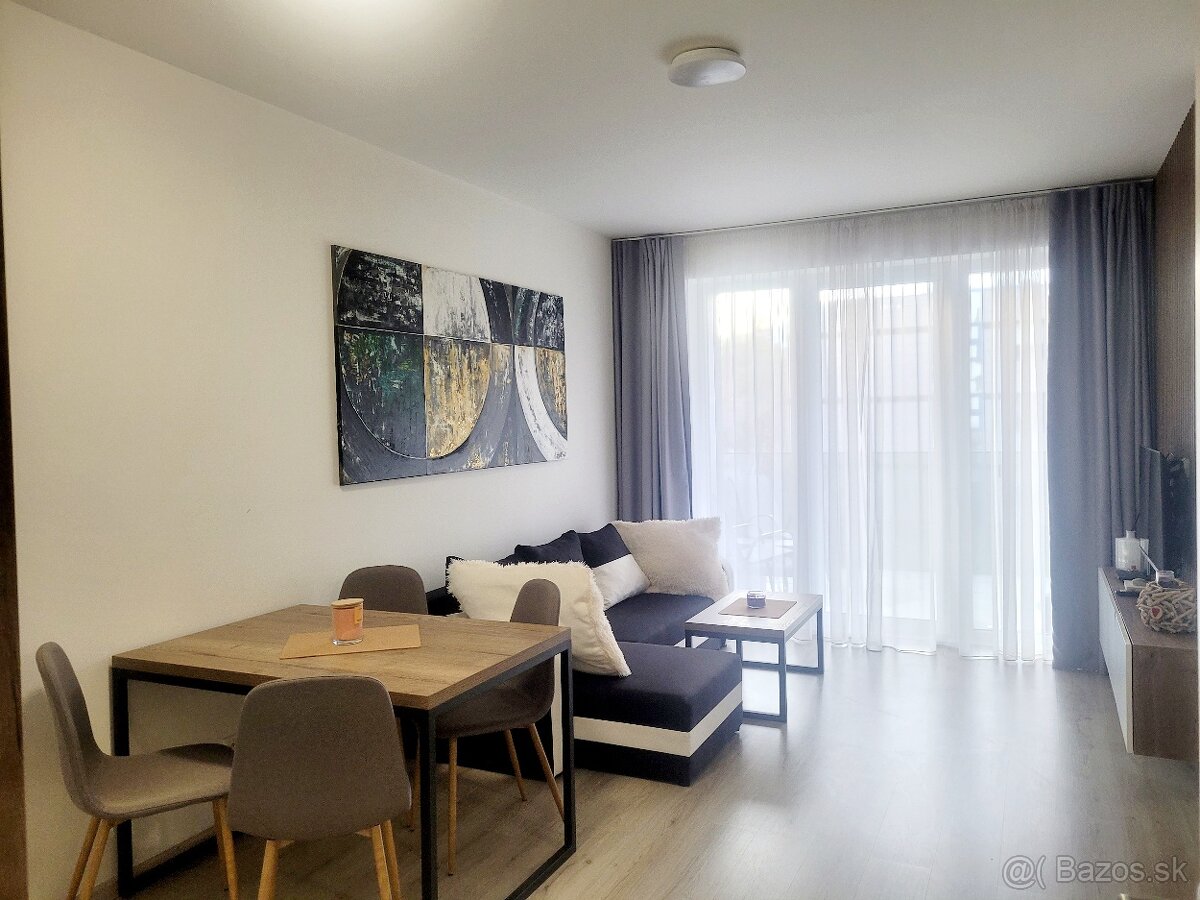 Predám 2-izbový byt v bytovom dome Cross - 12