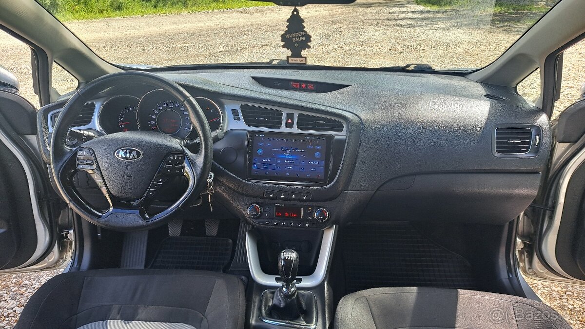 Kia Ceed sw 1,6 benzín - 12