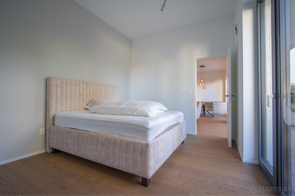 PREDAJ Luxusný 2 izbový byt 74m2 + 41m2 terasa, Staré Mesto - 12