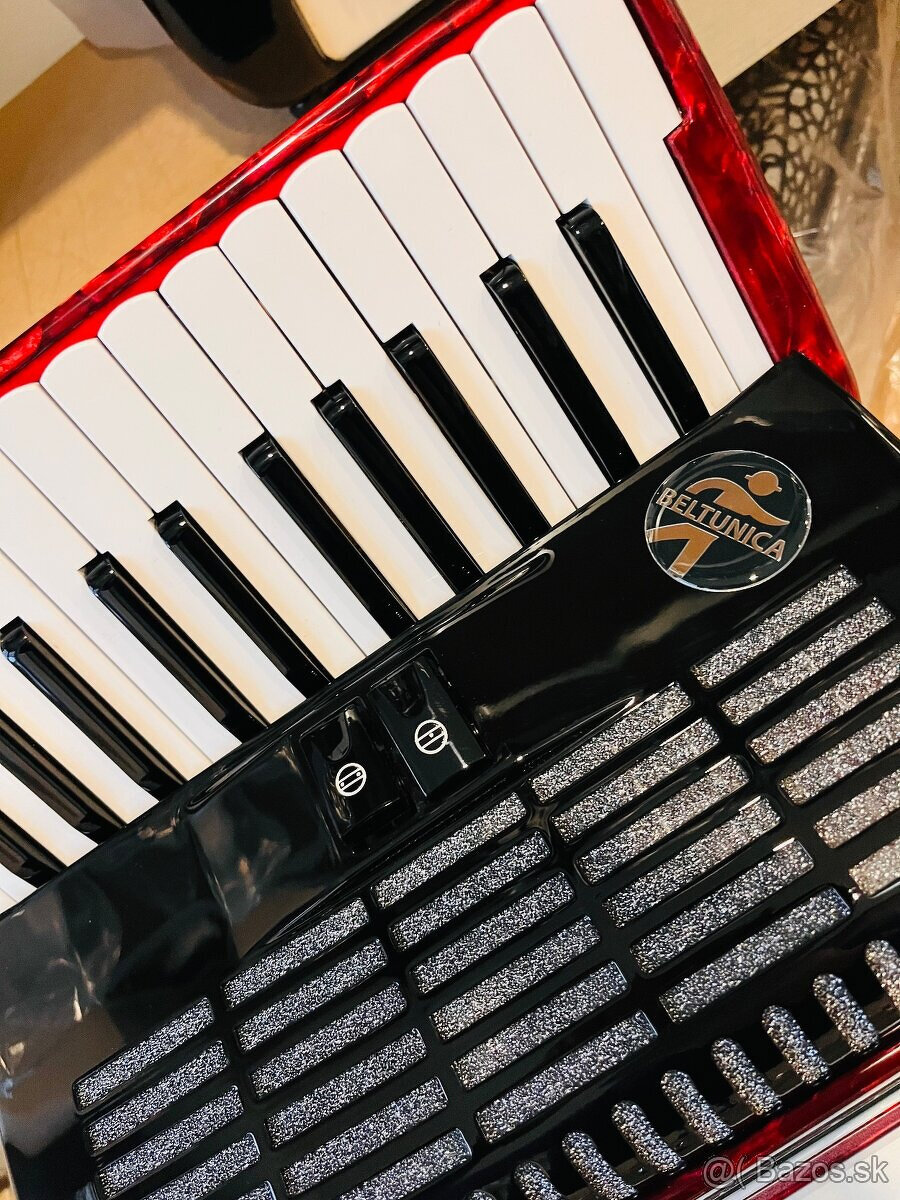 Predám nový akordeón BELTUNICA Vivaldi- De Luxe 60 basový- n - 12
