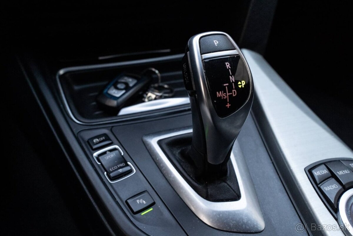 BMW Rad 3 Touring 330d - 12