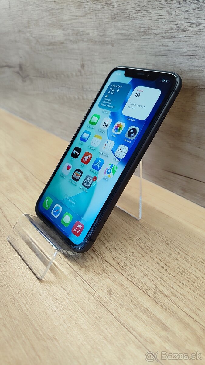 iPhone 11 black - záruka + nová nabíjačka - 12