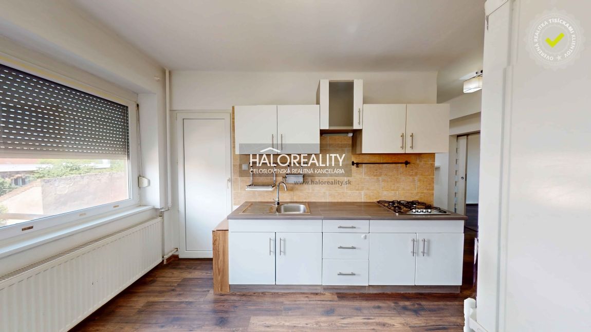 HALO reality - Predaj, trojizbový byt Komárno, ulica Františ - 12