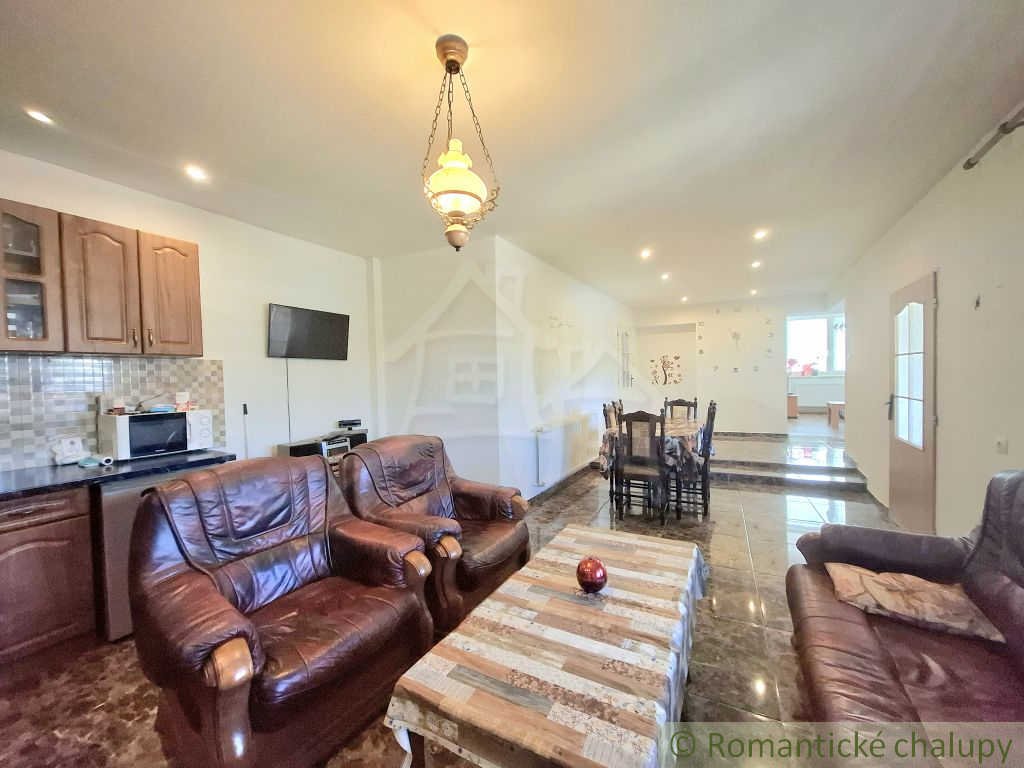 Prízemný rodinný dom v širšom centre mesta Lučenec. - 12