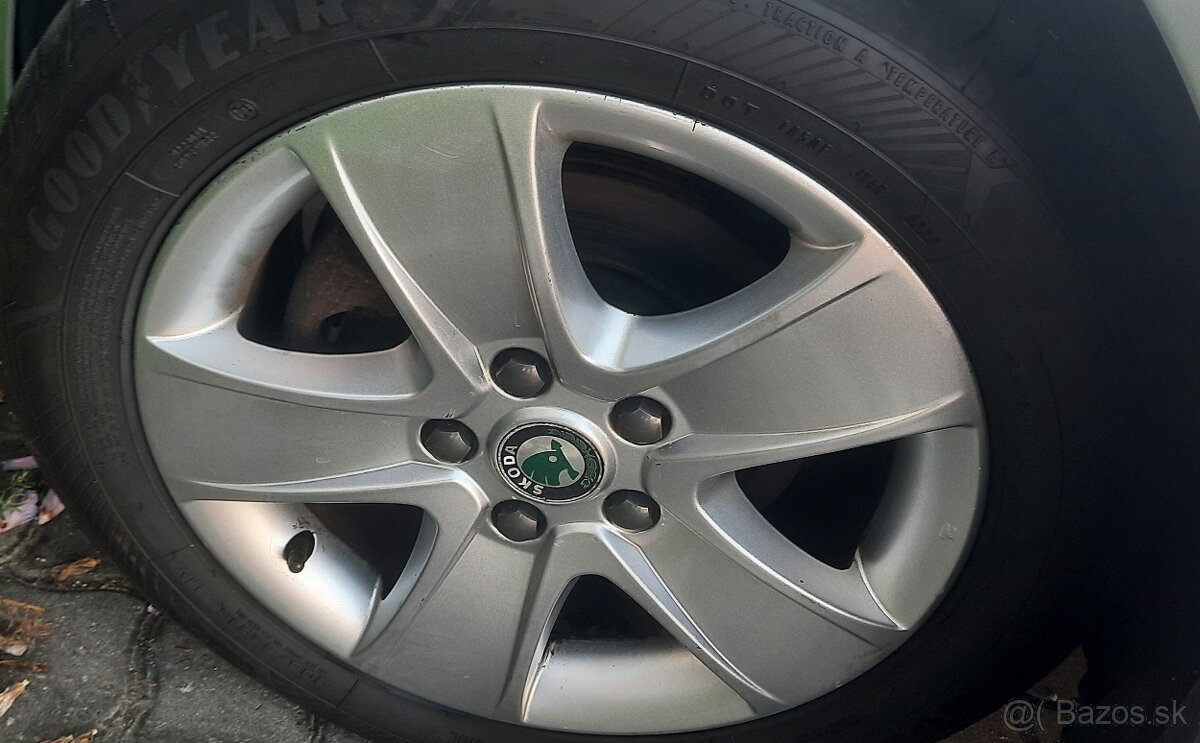 ŠKODA OCTAVIA 1.6(75kw) ZĽAVA(zadní dveře v elekt - 12