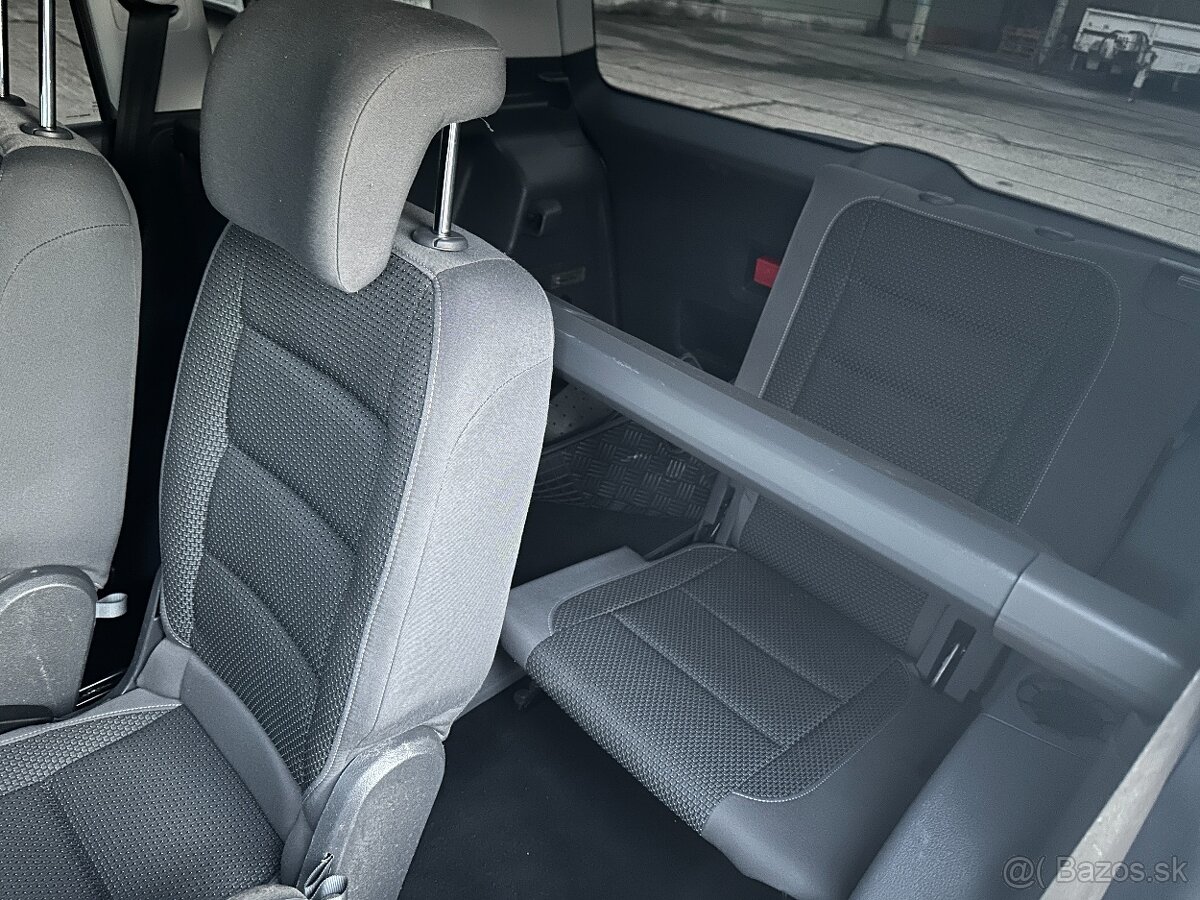 Volkswagen Touran 1.4 TSI Highline 7 miest + Ťažné - 12