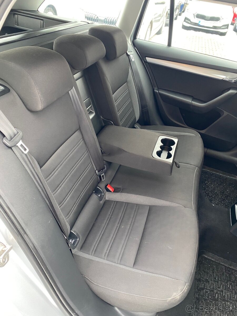 ŠKODA OCTAVIA 1.6 DSG COMBI AMBITION - 12