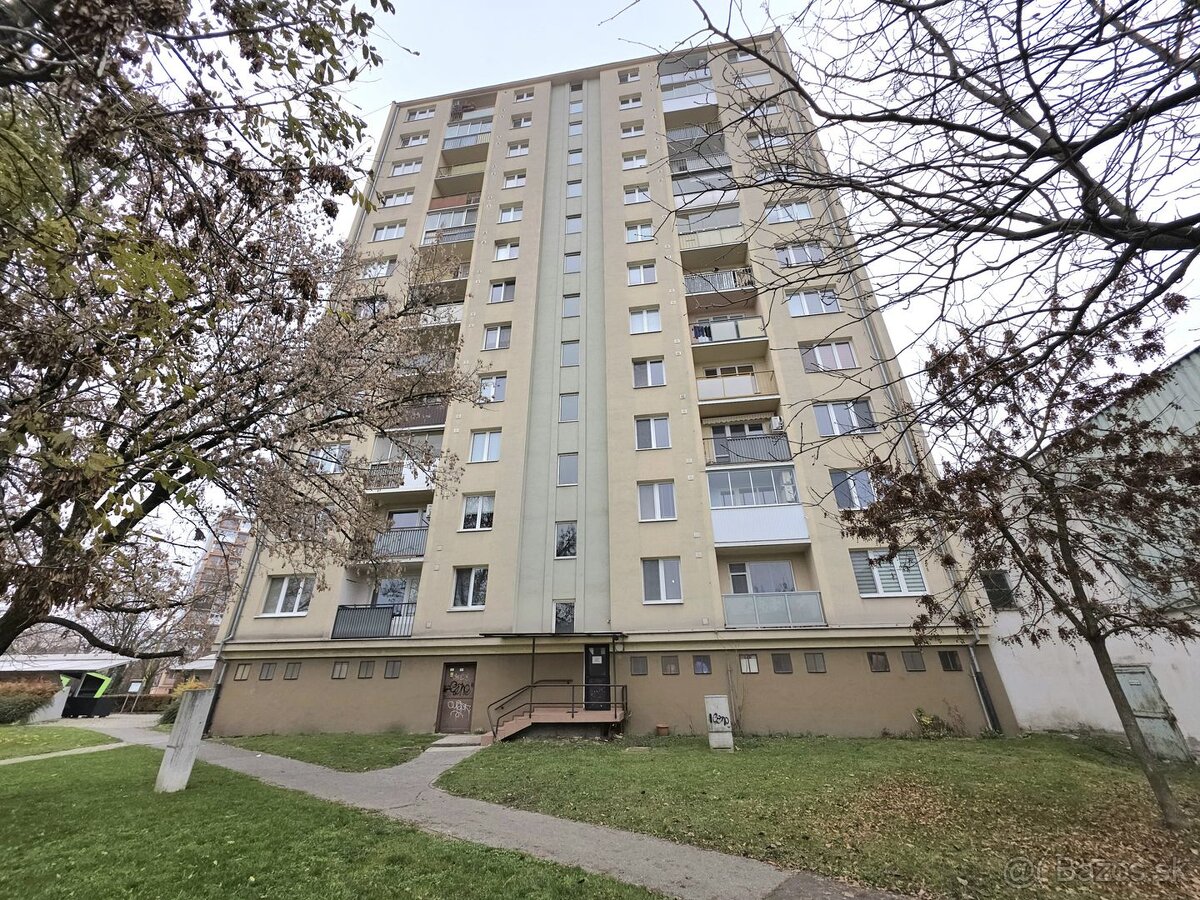 NA PREDAJ - 1 izbový byt pri Astorke, ulica Južná trieda - 12