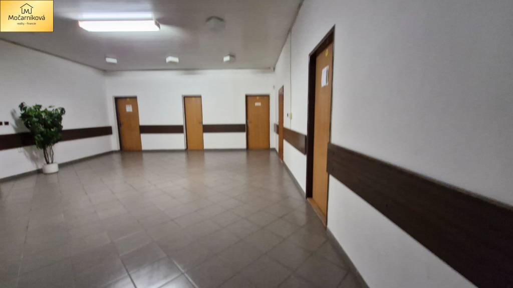 PRENÁJOM: Pekný administratívny priestor na podnikanie 38m2 - 12