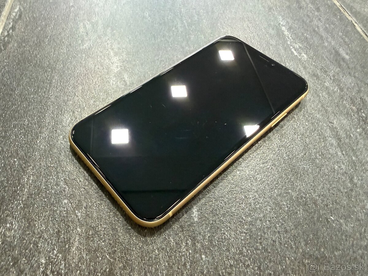 Apple iPhone XR 64 GB v žltej farbe - 12