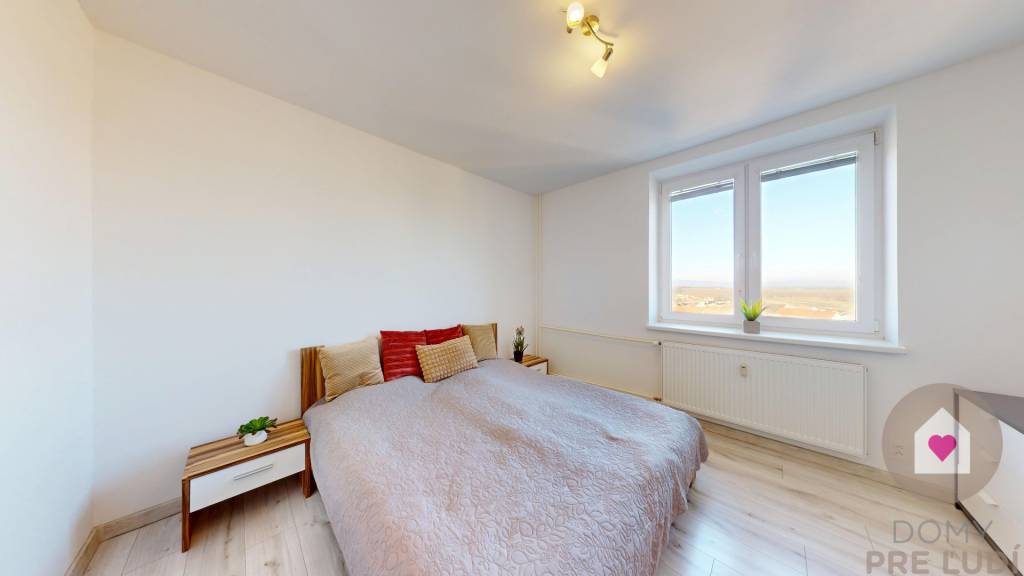 ZREKONŠTRUOVANÝ 3-IZBOVÝ BYT (74 m2) S BALKÓNOM, PIVNICOU, 2 - 12