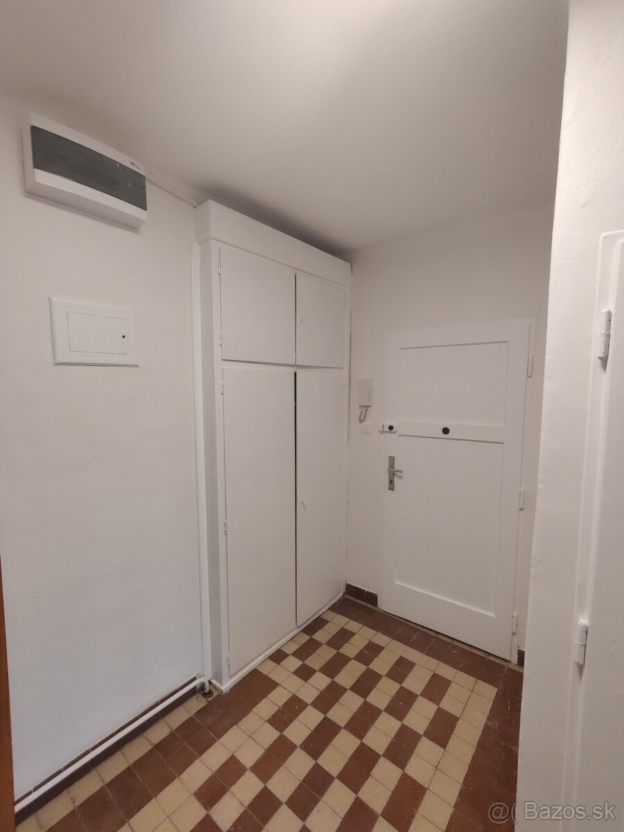 Prenájom 2 izbový, blízko Centra, Zimná, rekonšt nezariadený - 12