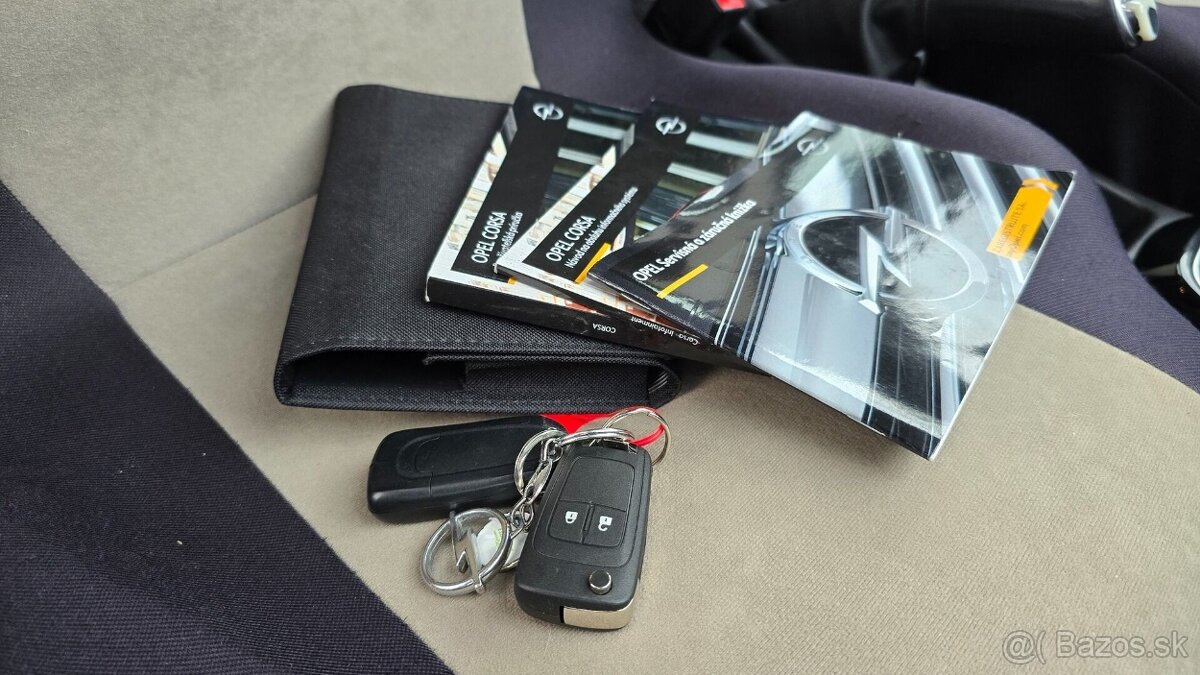 Opel Corsa 1.4 16V Cosmo - 12