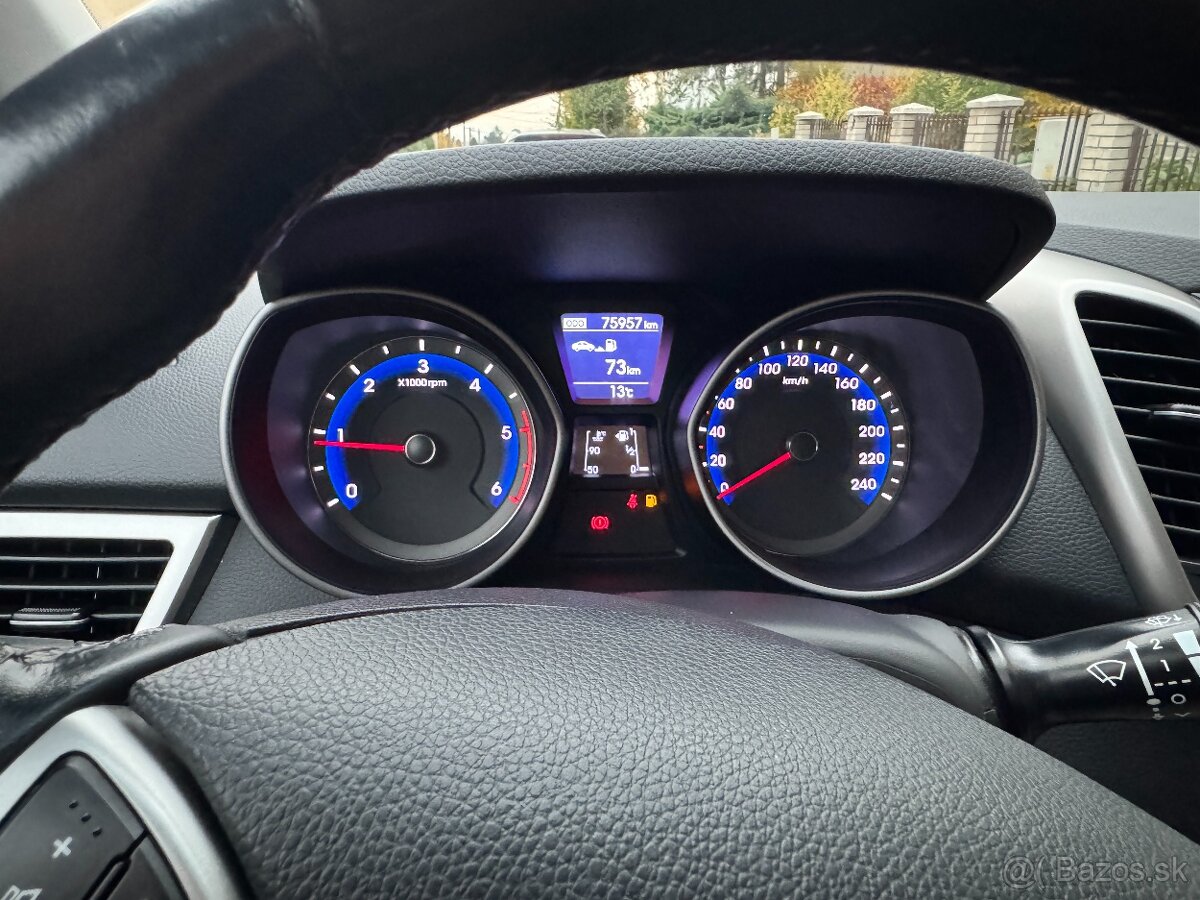 TOP STAV - Hyundai i30 CW 1.6i CRDi VGT GO, IBA 75900 km - 12