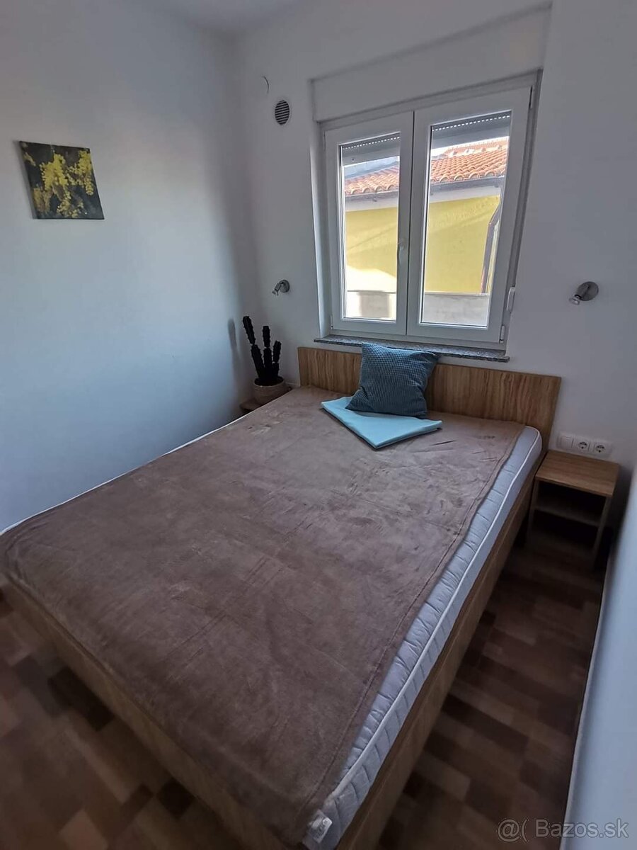 Chorvátsko pekný dvojspálňový apartmán prvý rad pri mori - 12