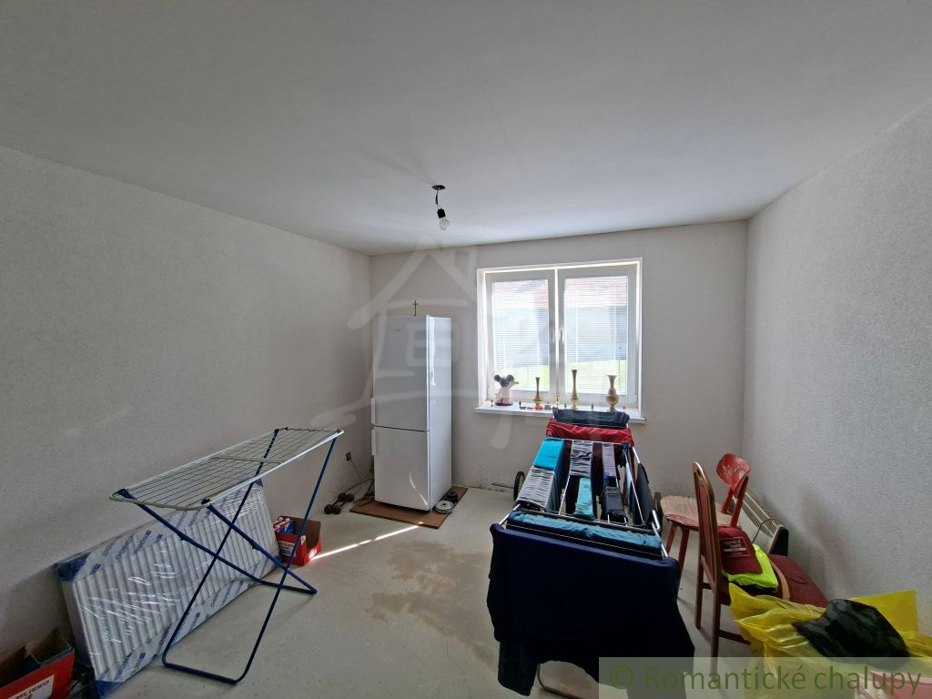 Dva rodinné domy za cenu jedného v obci Zlatno - 12