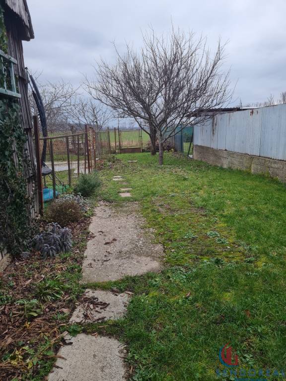 REZERVOVANÉ Predáme 4.izb RD pozemok 734m - 12