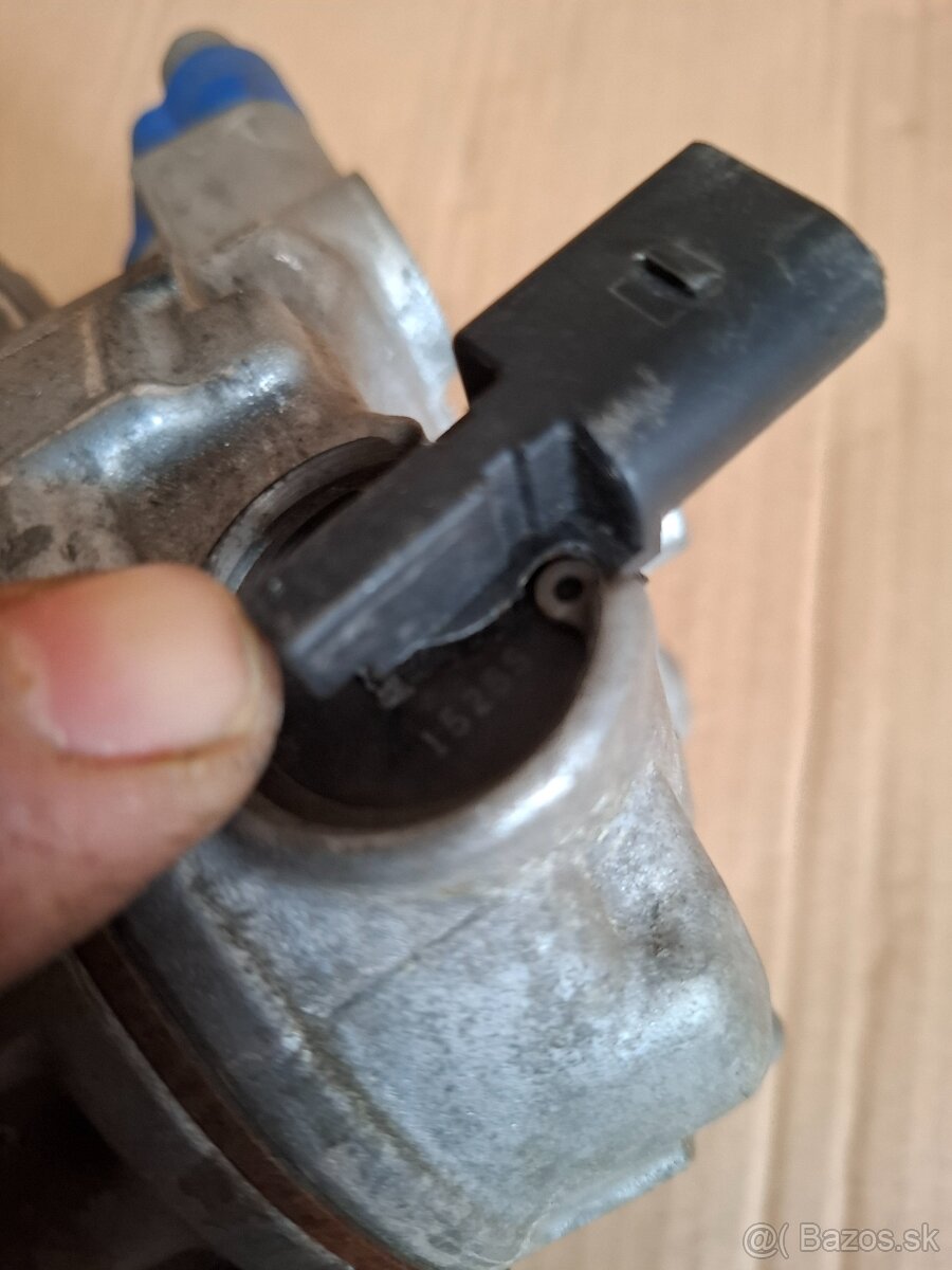 ŠKODA OCTAVIA 2 sedan zadný naraznik a kompresor klimatizáci - 12