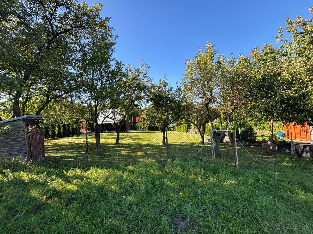 Pozemok s letnou chatkou 1021m2 vhodný na stavbu domu - 12