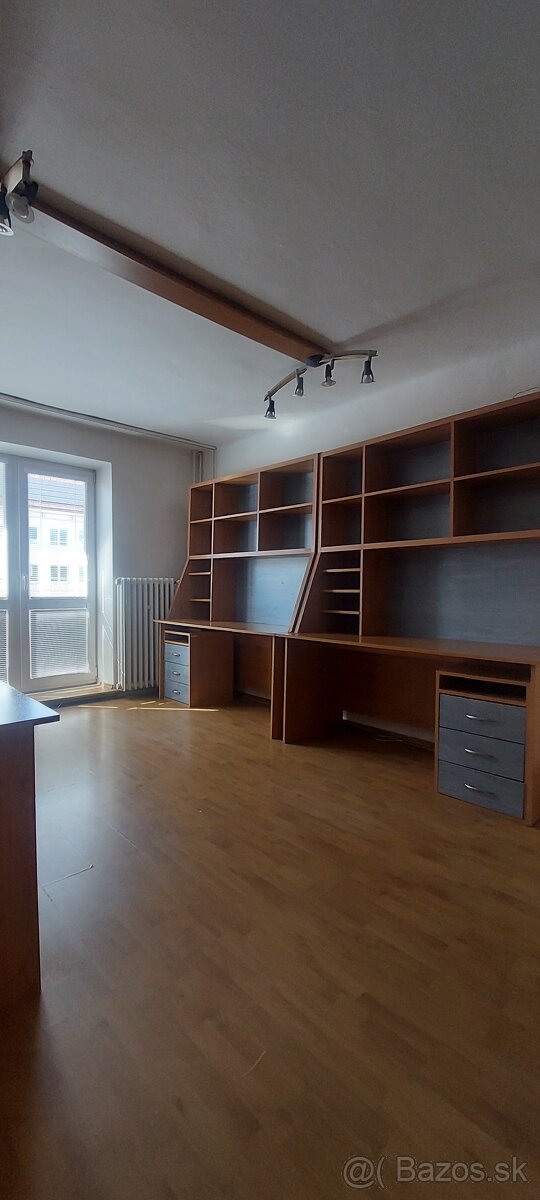 5 PRECHODOVÝCH KANCELÁRIÍ - 12