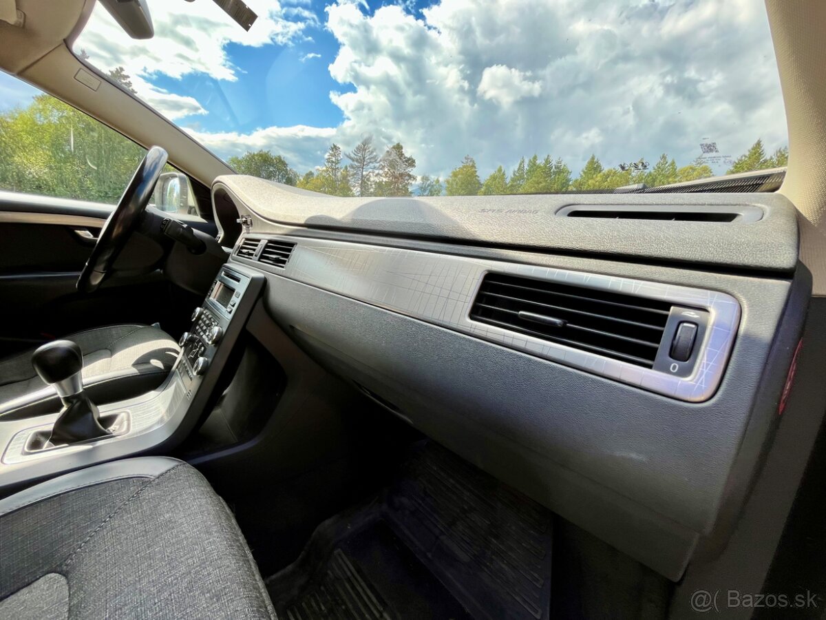 Volvo XC70 D5 AWD Manuál - 12