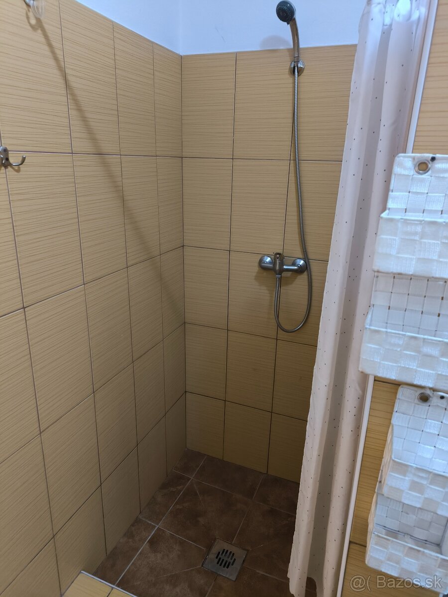 Prenajmem 1 izbový malý apartmán - garzónku - 12