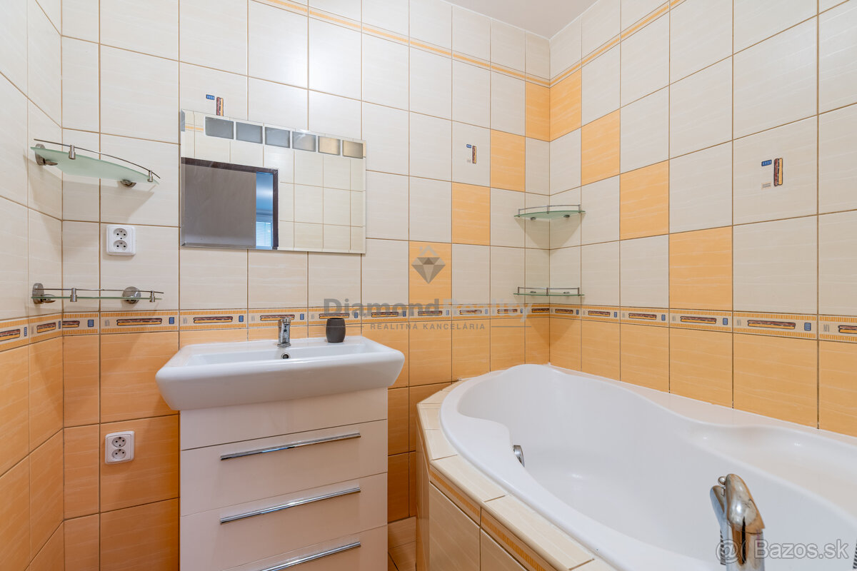 NA PREDAJ KRÁSNY 3 IZBOVÝ BYT S VÝHĽADOM NA MESTO | 64m2 + L - 12