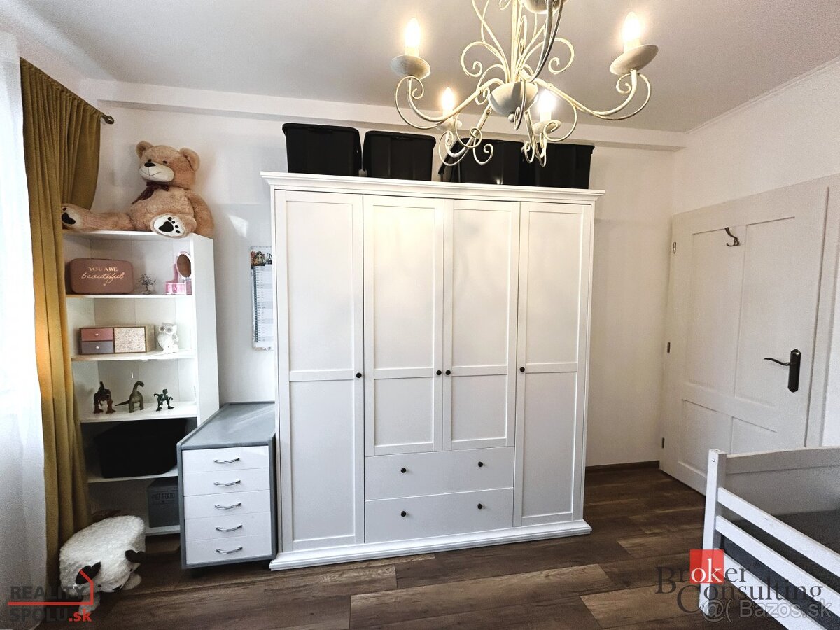 NA PREDAJ | Priestranný 3-izb byt s vlastnou predzáhradkou – - 12