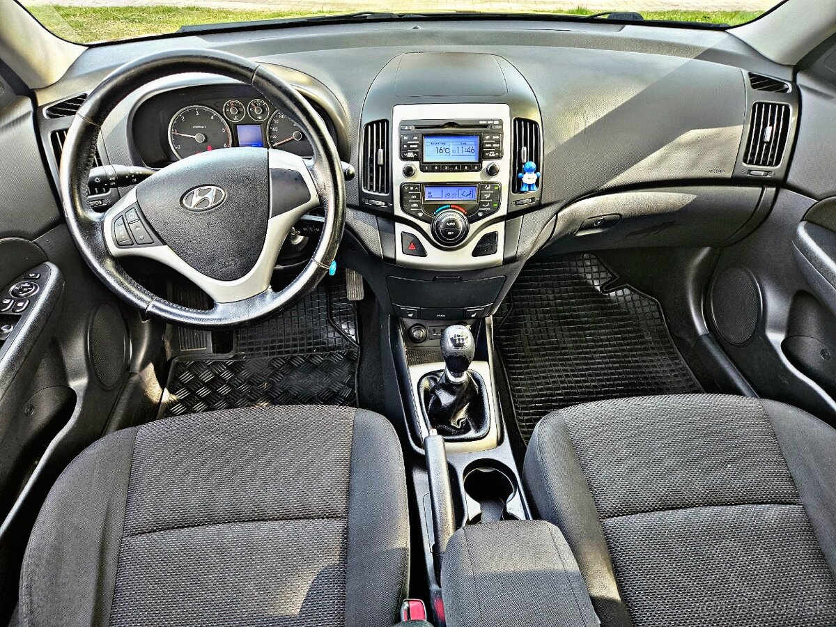 Hyundai i30 1.6 CRDi rv:9/2011 142 tis.km - 12