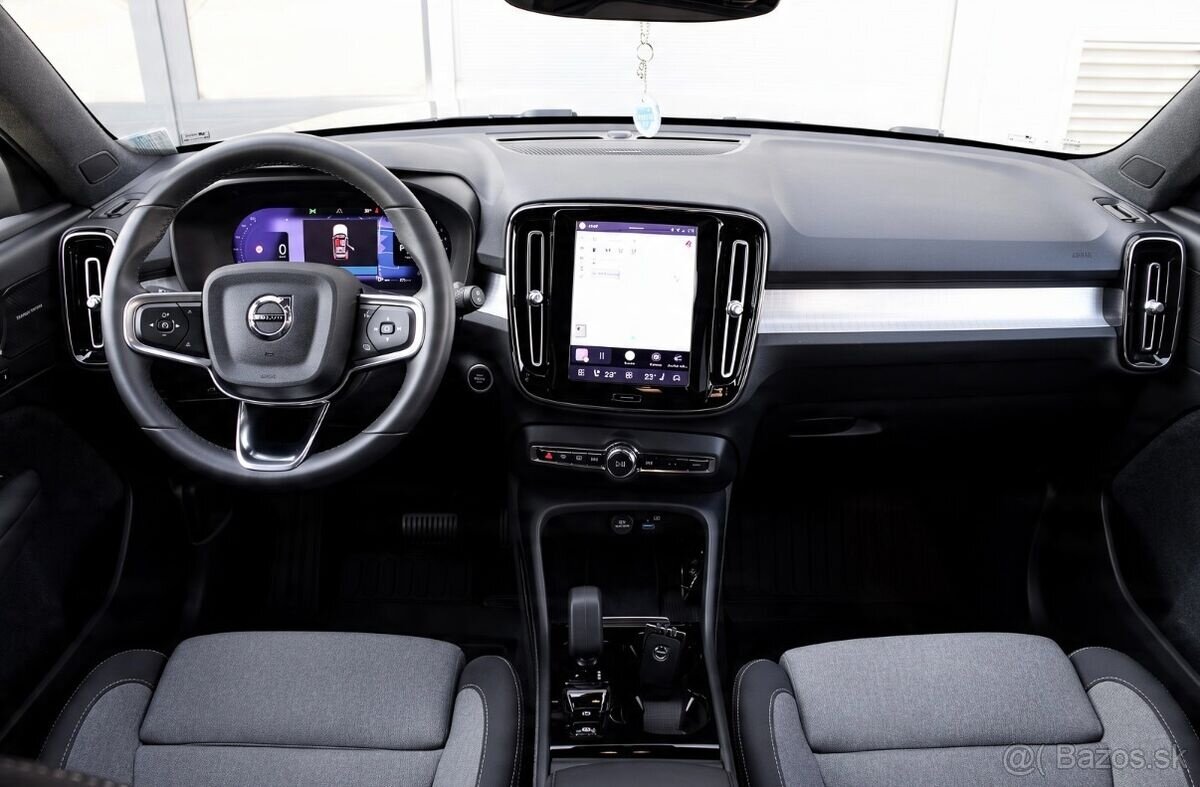 Volvo XC40 2.0 B3 mHEV Plus Dark, FINANCOVANIE - 12
