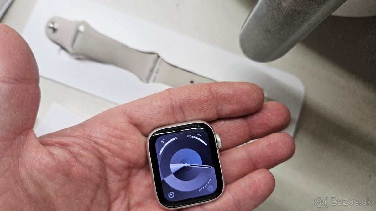 Apple Watch SE 2Gen 40mm - záruka - 12
